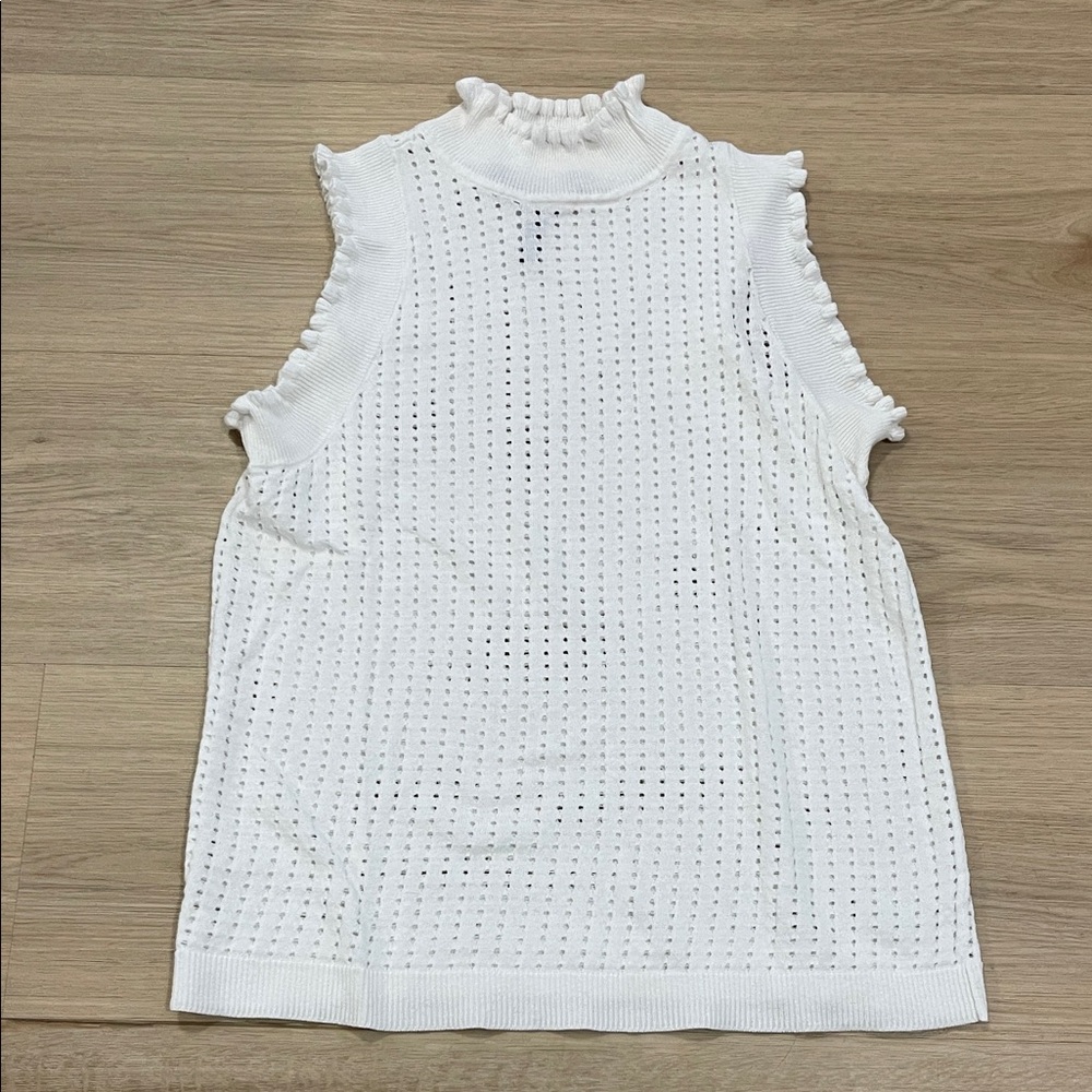 BCBGMaxAzria White Textured Sleeveless Top